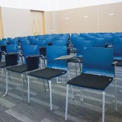sala-conferenze-sedie-colore-blu-Slim-Task-Tool-Moving-002